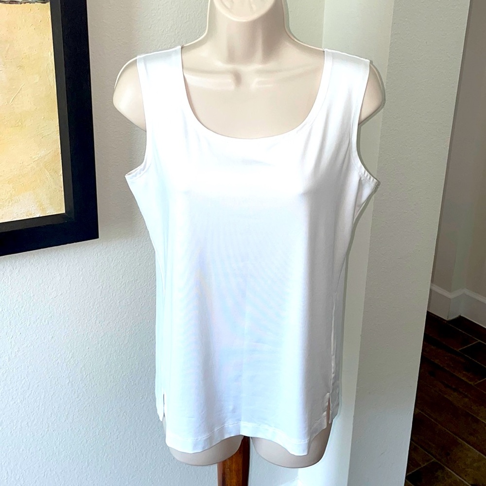 CALI AND YORK WHITE TANK SZ M.. great quality in this simple tank..